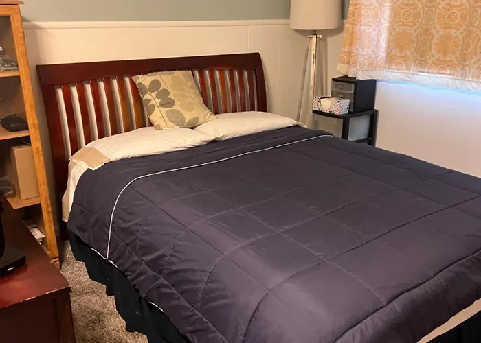 Comfy Cozy Room On Quiet Cul-De-Sac